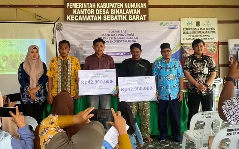 BPJS Ketenagakerjaan Serahkan Santunan JKM bagi Pekerja Rentan Desa di Sebatik